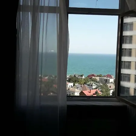 32 Zhemchuzhina Apartment Odesa